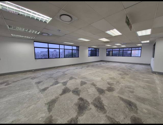 330M² OFFICE TO LET IN SUNNINGHILL